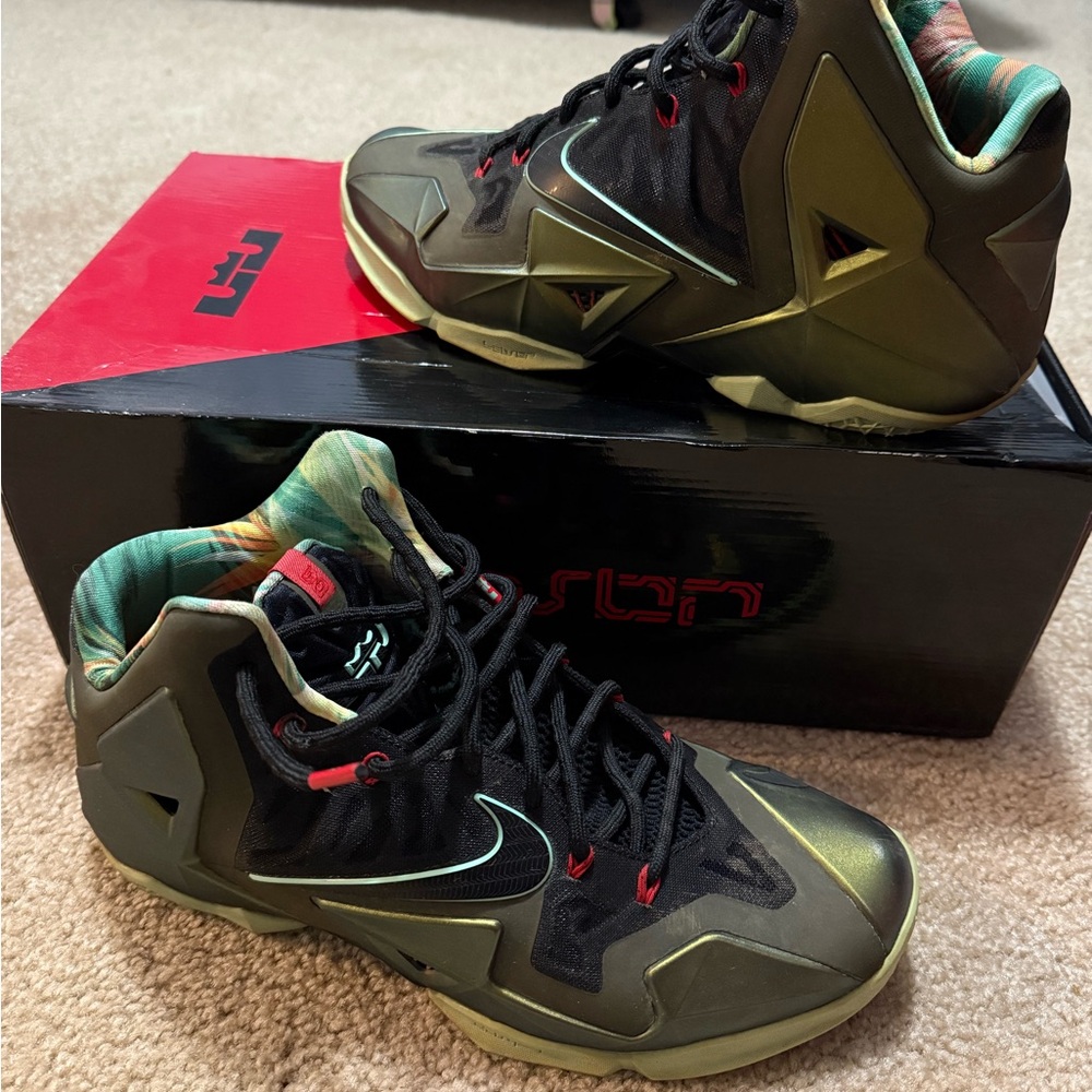 LeBron XI Kings Pride